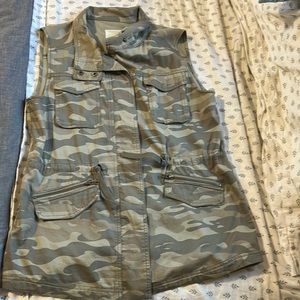 Caslon camp vest